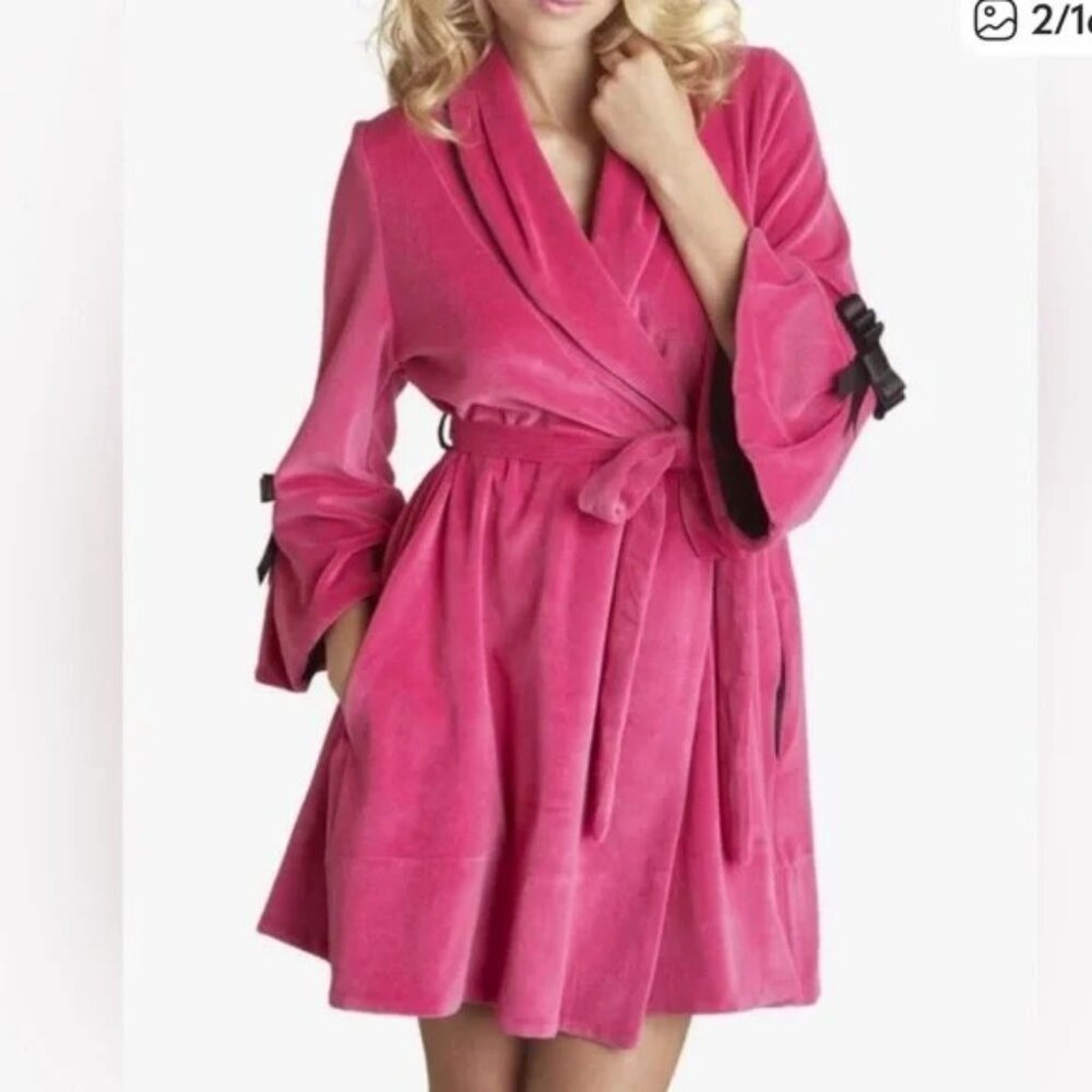 Betsey Johnson Hot Pink Layla Rose Velour Robe. Size M.
